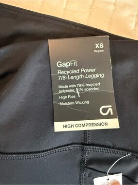 NWT GapFit High Compression 7/8 Leggings - Black XS